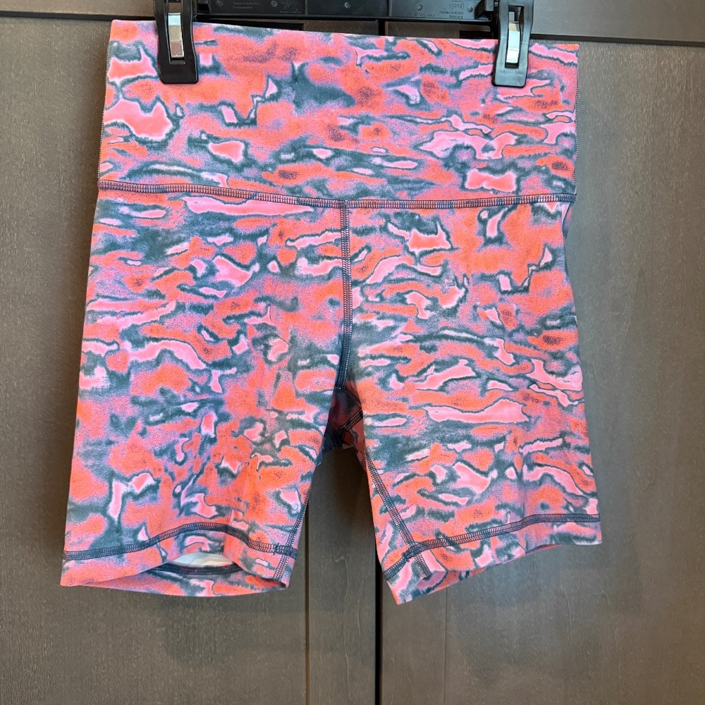 Lululemon Wunder Train Shorts 6”inch size 8